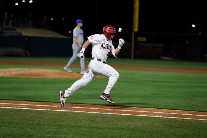 Alabama right fielder Tommy Seidl